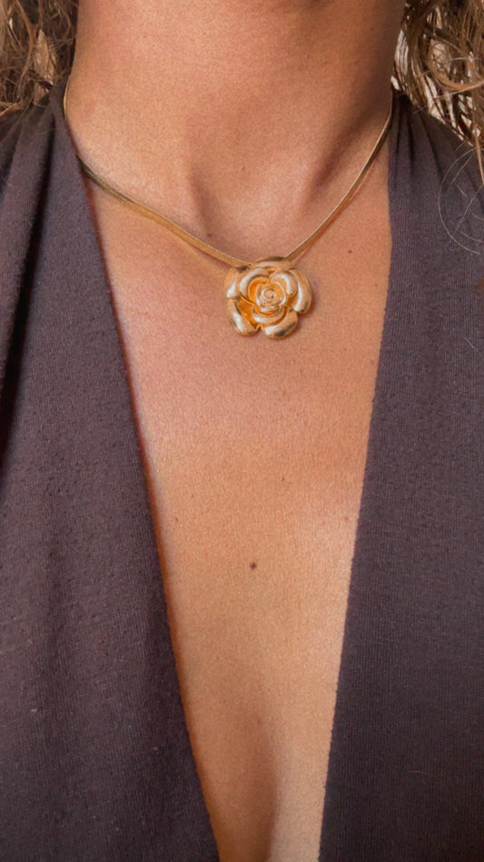 Camelia Necklace (18k Gold plated)