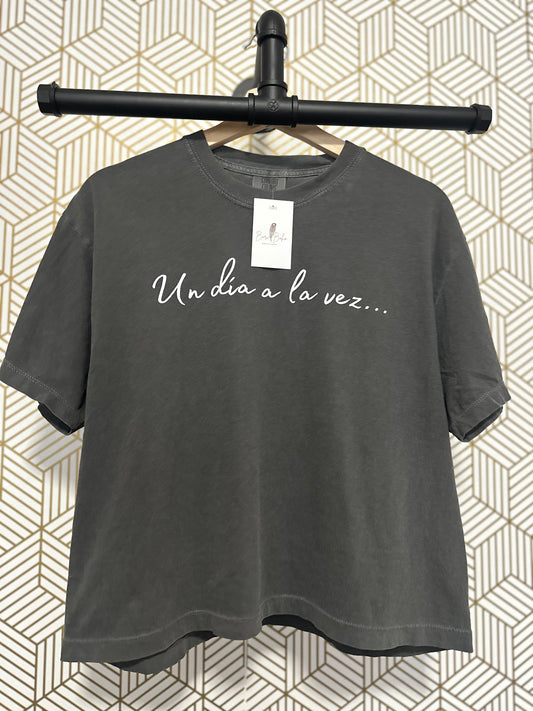 "Un día a la vez" -not so- Cropped Tee