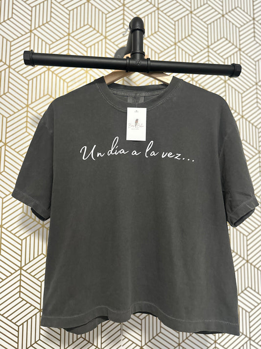 "Un día a la vez" -not so- Cropped Tee
